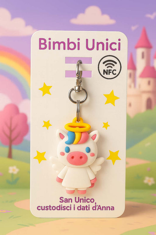 Immagine di un portachiavi artigianale rappresentate un unicorno con le ali e la tunica, come fosse un angelo. All'interno contiene un NFC programmabile con le informazioni importanti del bambino a cui è stato dato.