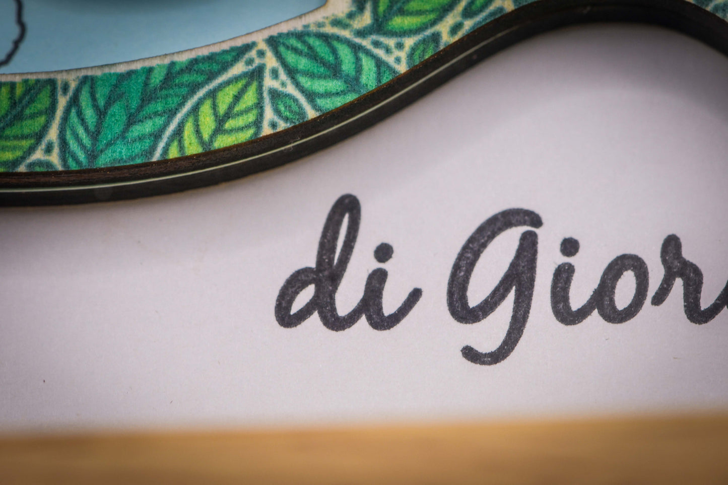Quadretto nascita personalizzato: nome bambino, data nascita, luogo, altezza e peso. Realizzato in legno, carta e colori atossici, appendibile a muro.