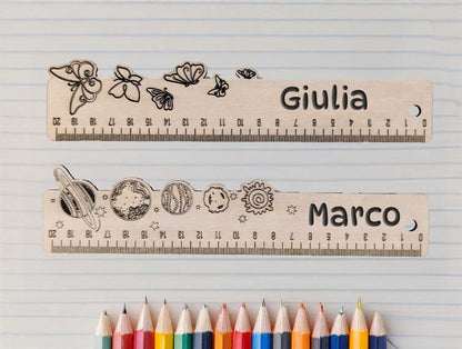 Righelli in legno con nome personalizzato del bambino