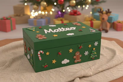 Scatola dei ricordi personalizzata edizione Natalizia 2025. Sono presenti decorazioni natalizie originali disegnate e realizzate dai nostri artigiani Bimbi Unici.