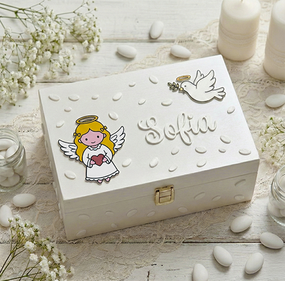 Scatola dei ricordi in legno personalizzata con nome Sofia, decorazioni angioletto e colomba su coperchio. Fatta come regalo battesimo