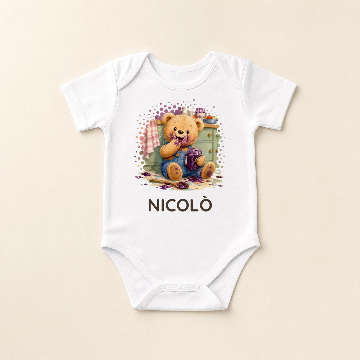 Body neonato bianco disteso con l'orsetto e la marmellata e il nome Nicolò