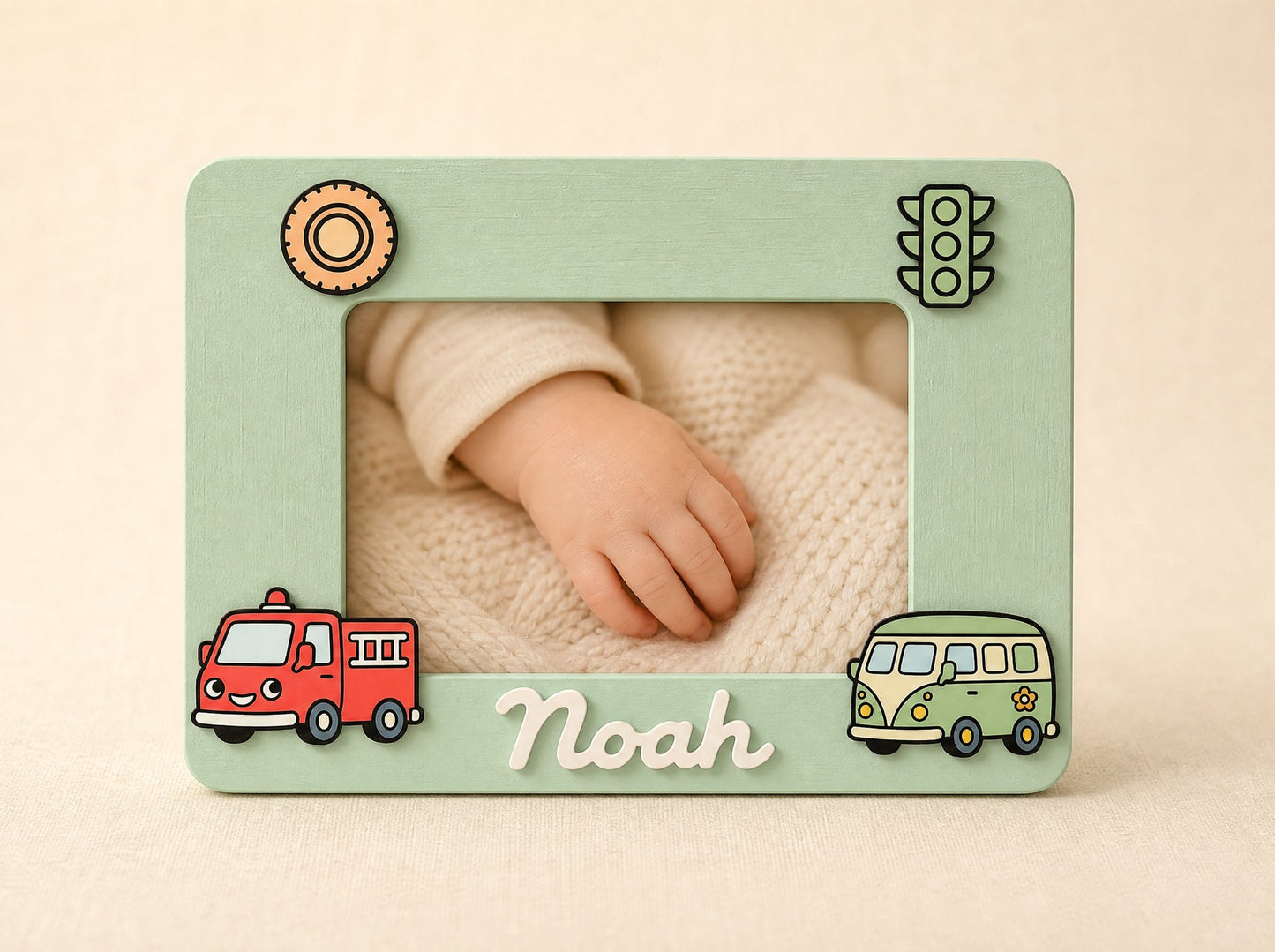 Cornice verde acqua orizzontale, tema Veicoli con camion dei pompieri e furgoncino hippy, nome Noah