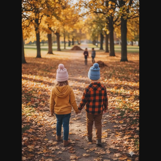 Video di due bambini che indossano il berretto di lana di bimbi unici