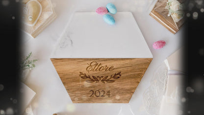 Video promozionale bomboniera personalizzata in marmo e legno. Nome del bambino, data del battesimo.