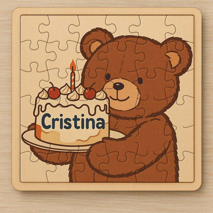 Puzzle di un orso che tiene in mano una torta di compleanno