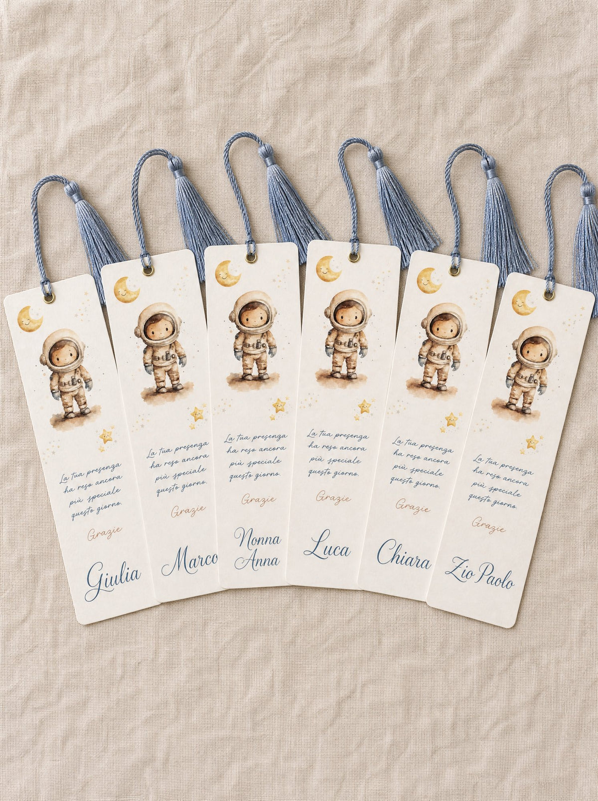 Sei segnalibri battesimo a ventaglio con i nomi Giulia, Marco, Nonna Anna, Luca, Chiara e Zio Paolo