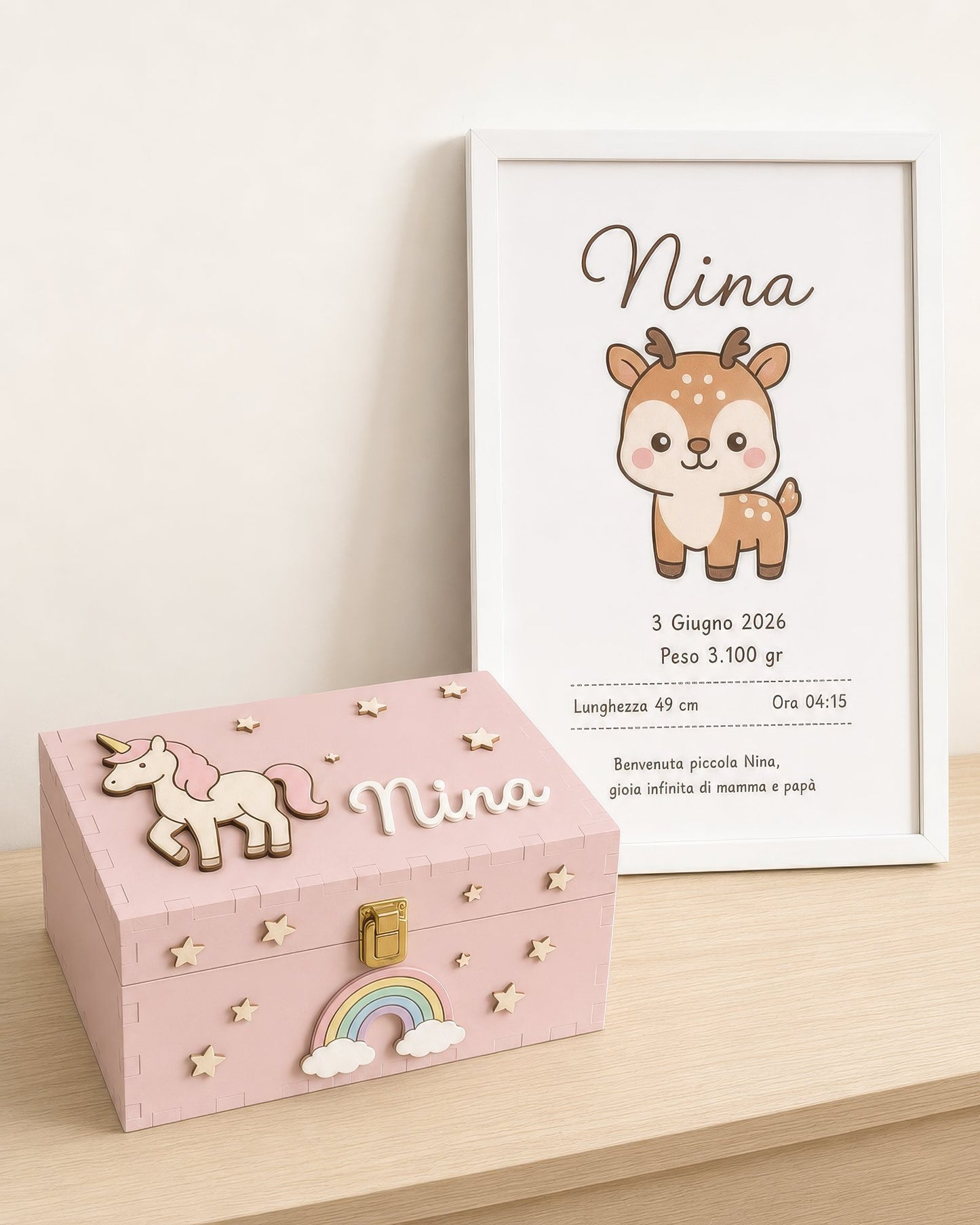 Set nascita tema unicorno: scatola rosa con unicorno, arcobaleno e stelle e quadretto con cerbiatto, nome Nina